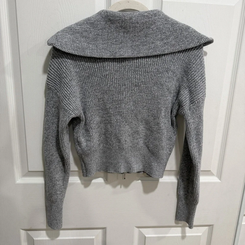 Women's Abercrombie And Fitch Grey Zip Up Collared Knit Size‎ 2XS